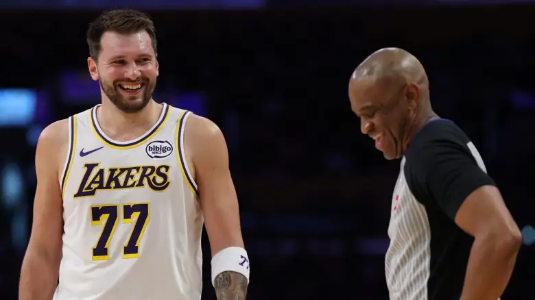 星空平台-又数钱了！官方：东契奇向裁判做不当且不职业手势 被罚5万美元