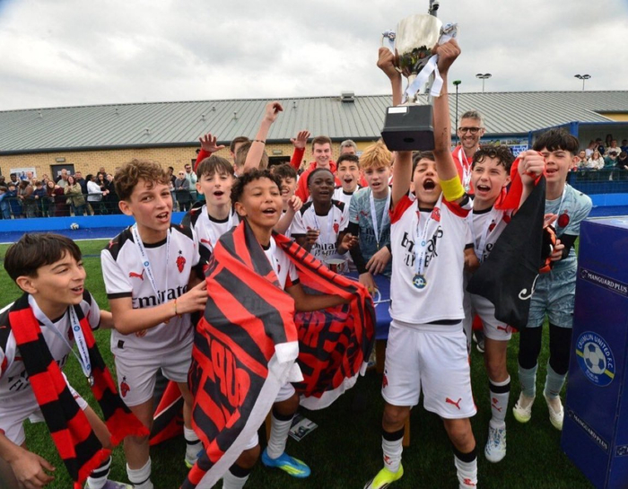 星空下载-米兰U12再夺Robbie Keane Academy杯冠军，4比1胜阿森纳|AC米兰|曼联|凯尔特人|都柏林|狼队_新浪体育_新浪新闻